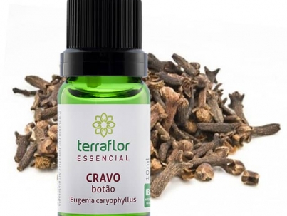 cravo_botao_10ml_mockup_planta